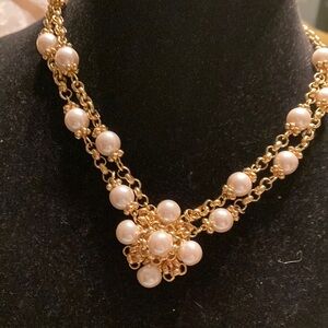 Elegant Gold and Pearl Necklace